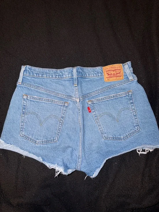 Levi's Women's 501 Original Shorts - Picture 2 of 4